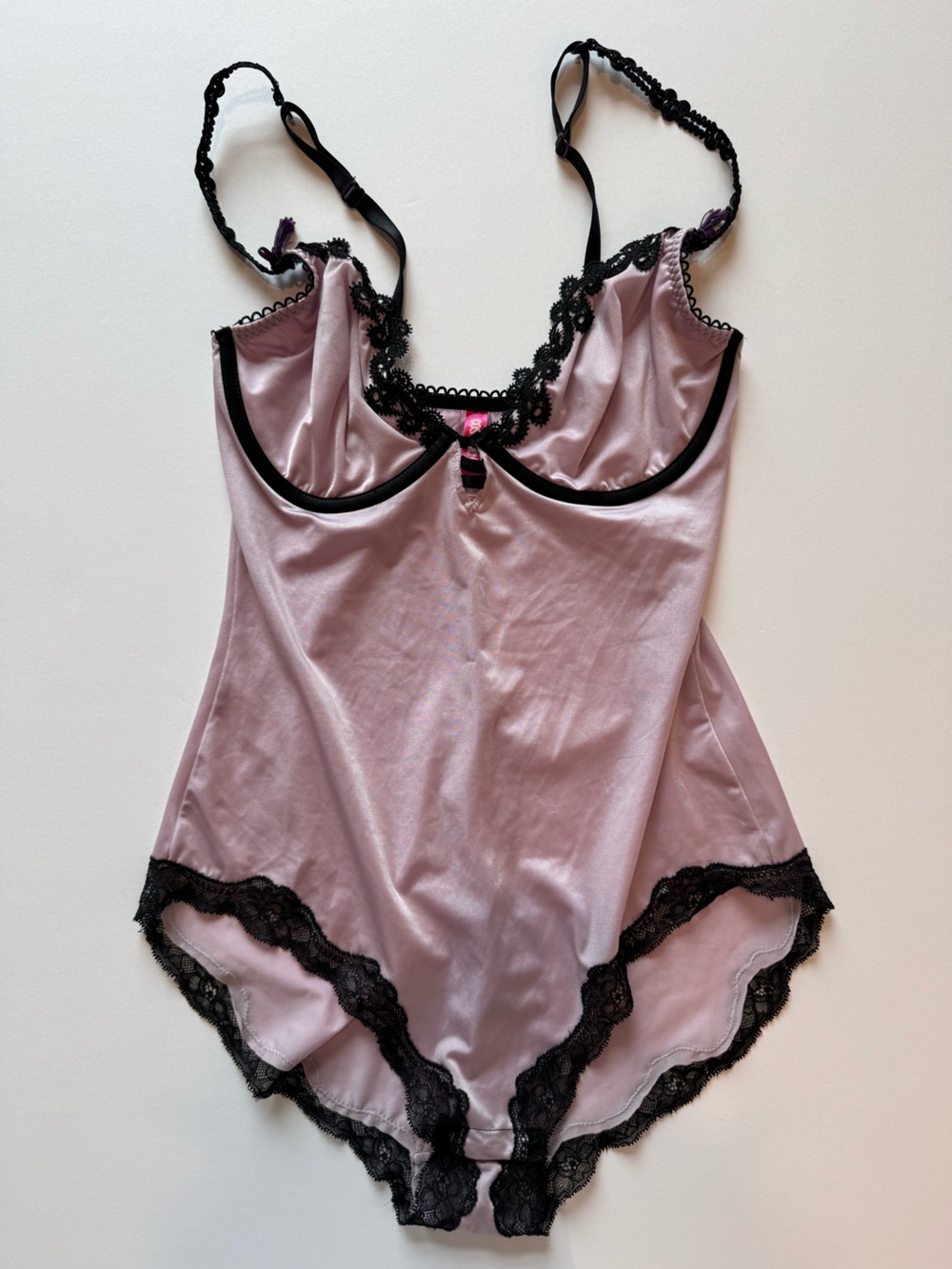 2000s COSMOPOLITAN Mauve Chemise with Black Lace Trim